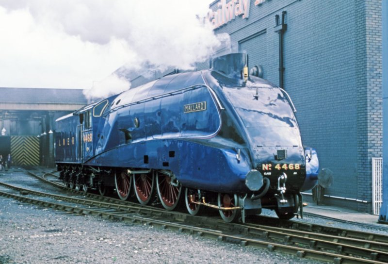 1938 LNER class a4 4468 Mallard