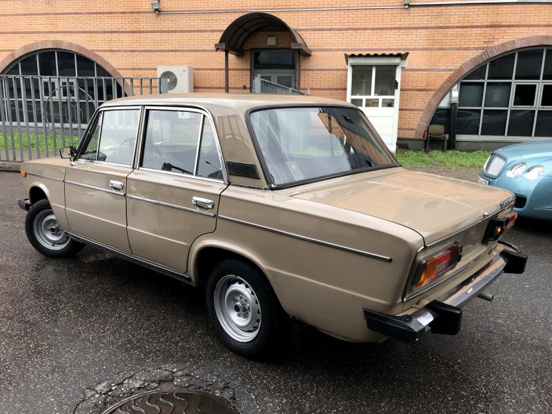 ВАЗ 2106 бежевая r15