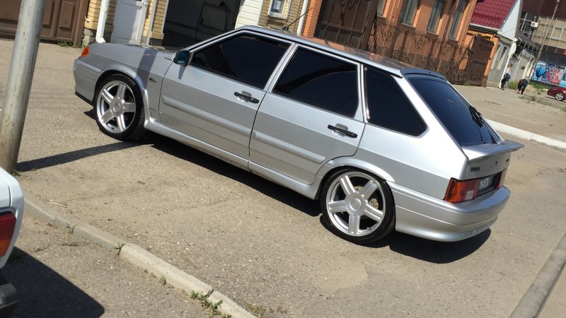 ВАЗ 2114 черная r15