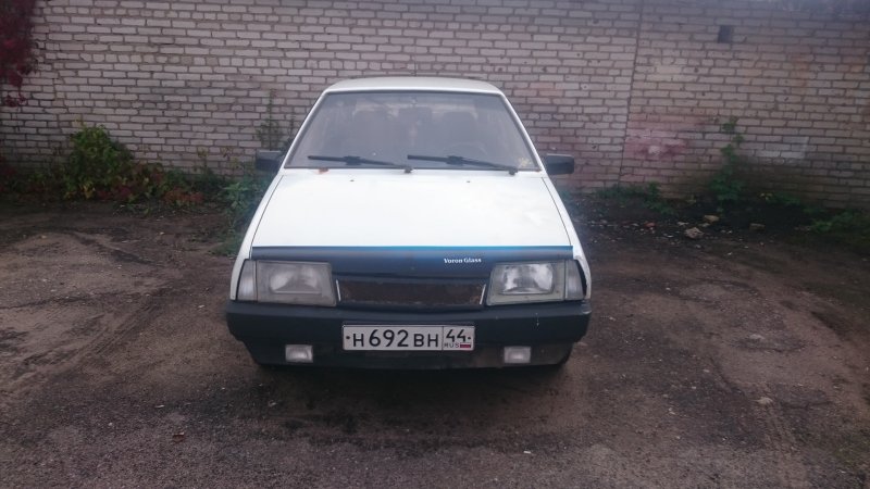 ВАЗ 2109 спереди