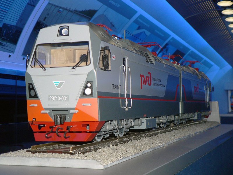 Грузовой электровоз 2эс10 "гранит"