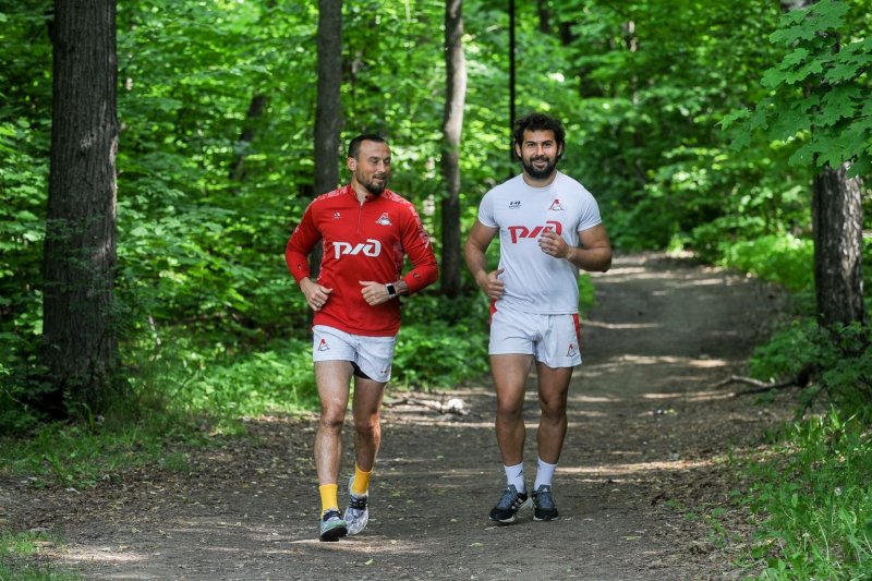 Эп1м с поездом Краснодар 1 станция