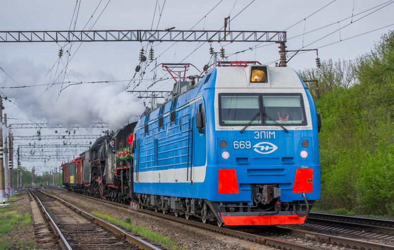Электровоз эп1м 673