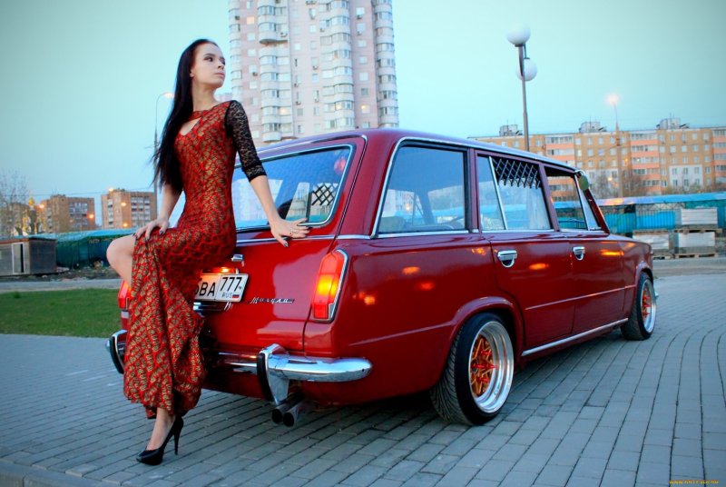 ВАЗ 2102 И девушка