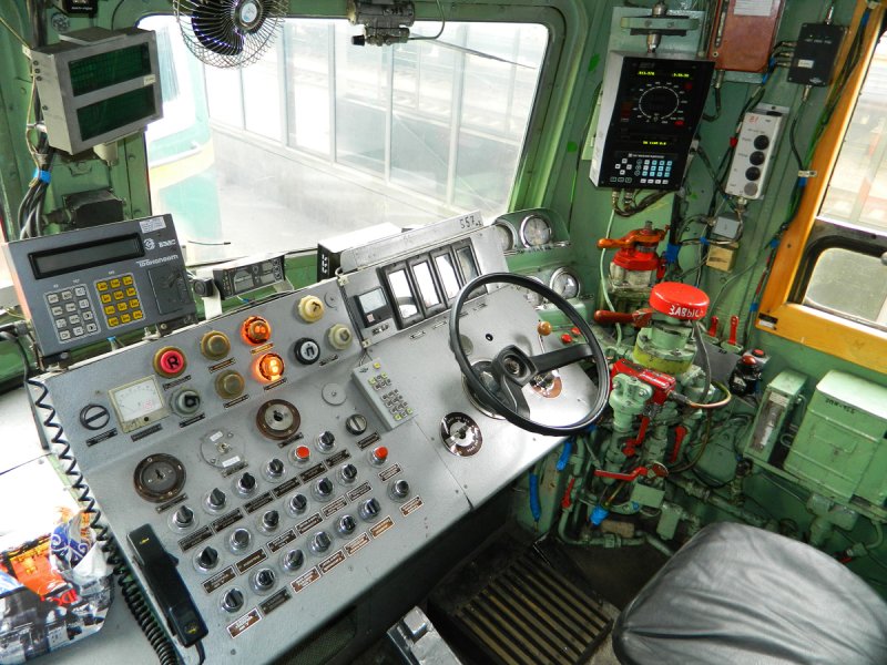 Электровоз чс2 кабина