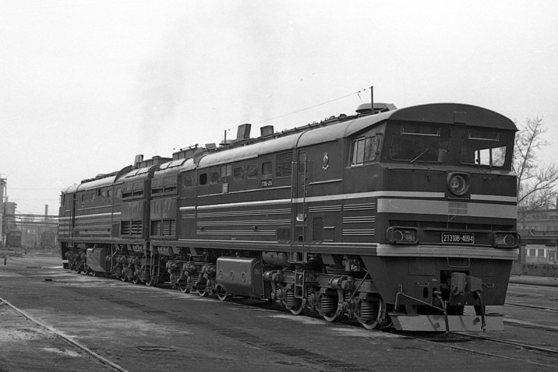 Локомотив 2тэ10м