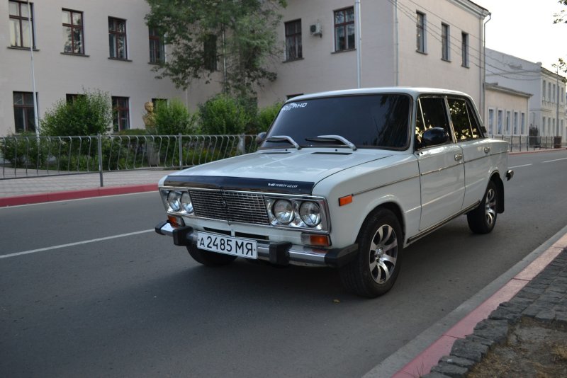 Лада 2106 белая