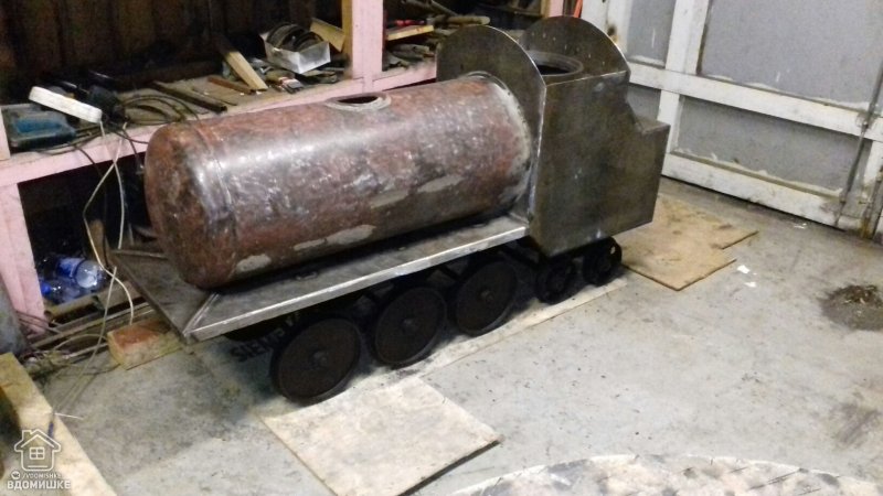 Печь для бани в виде паровоза