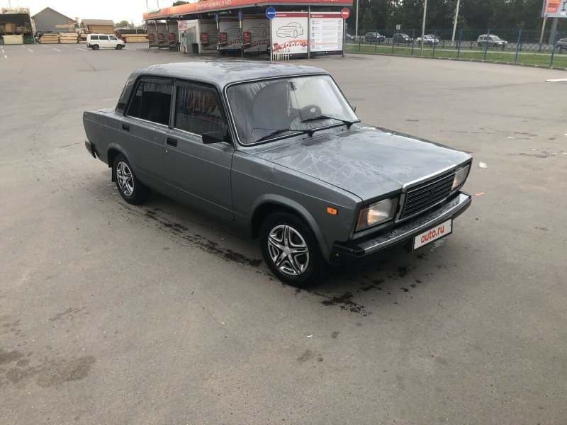 Тюнингованная ВАЗ 2107 серая