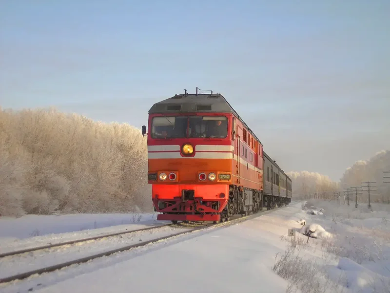 Поезд сыктывкар ярославль. Тэп70 Архангельск. Вокзал Котлас Южный. Поезд Архангельск. Поезд Котлас Архангельск.