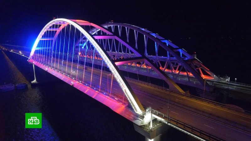Крымский мост ночью фото из поезда