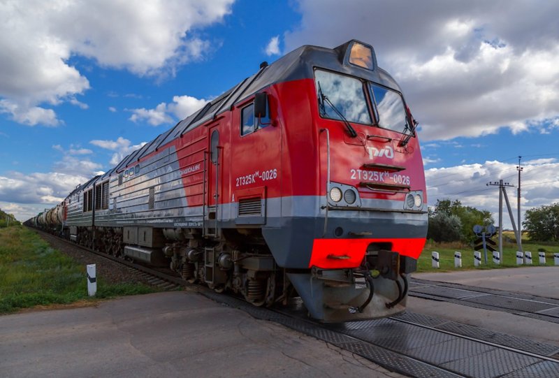 Магистральный грузовой тепловоз 2тэ25км