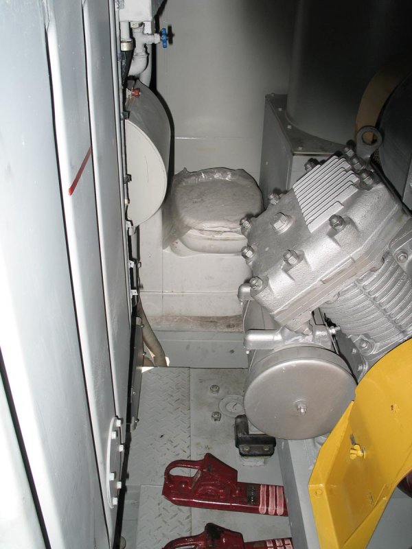 Туалет в электровозе эп20