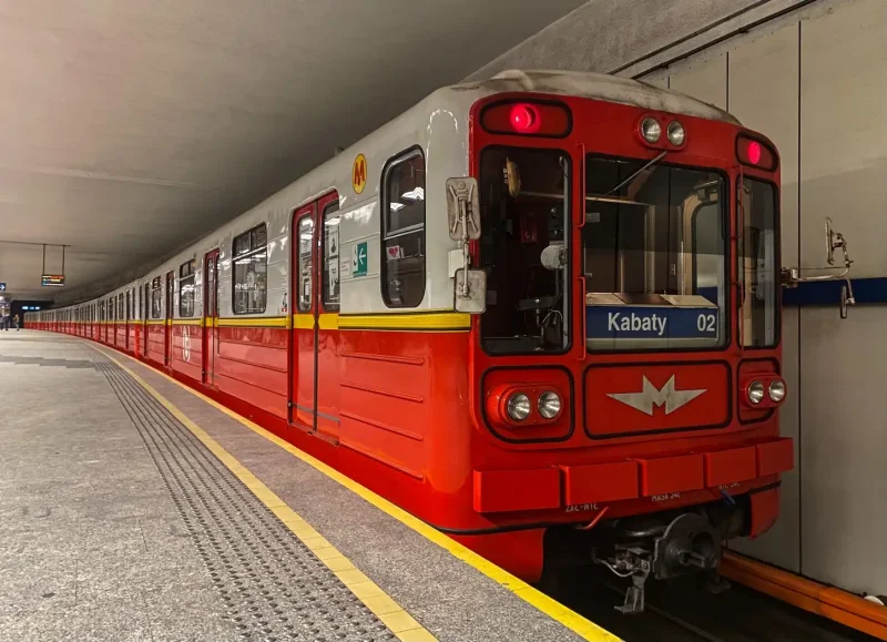 81 572 Метро Варшавы