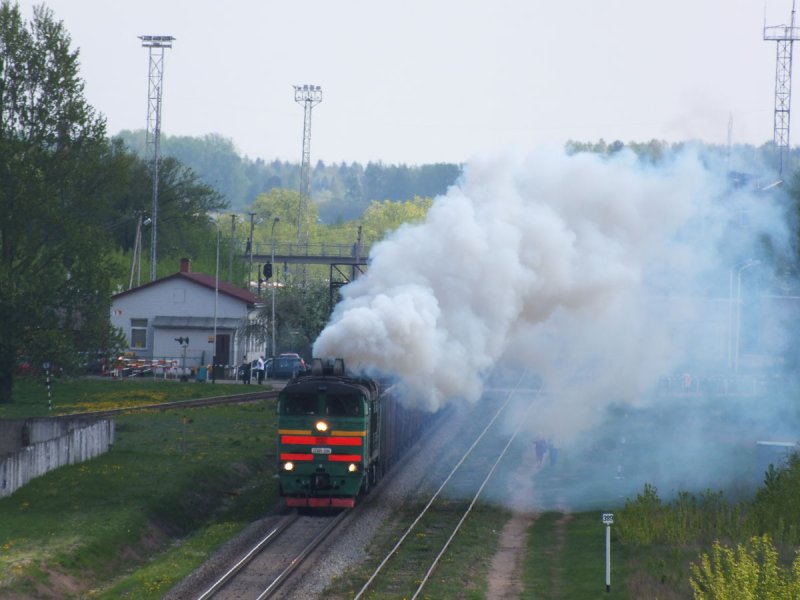 Тепловоз 2тэ10м дымит