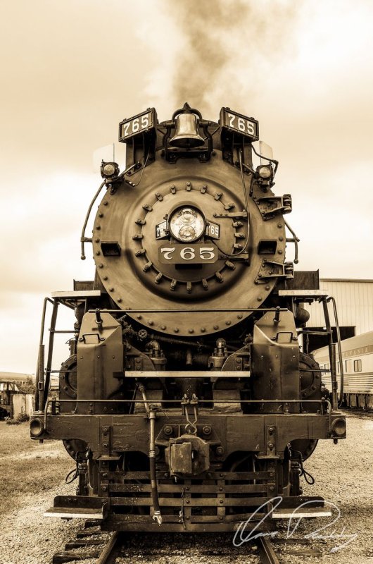 Старый поезд спереди
