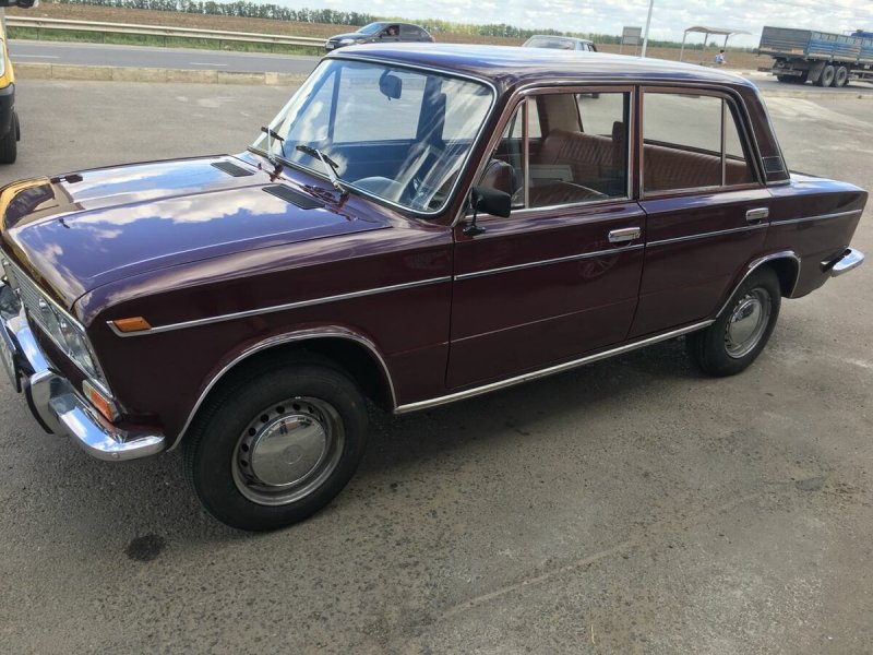 ВАЗ 2103 бордовая