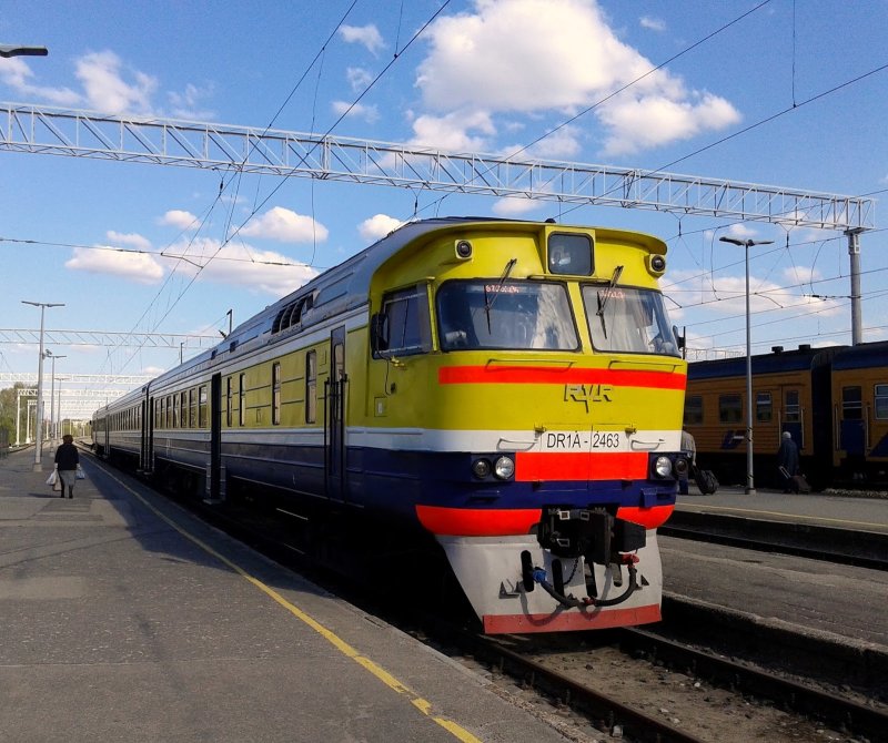 Дизель поезд Рижский dr1a