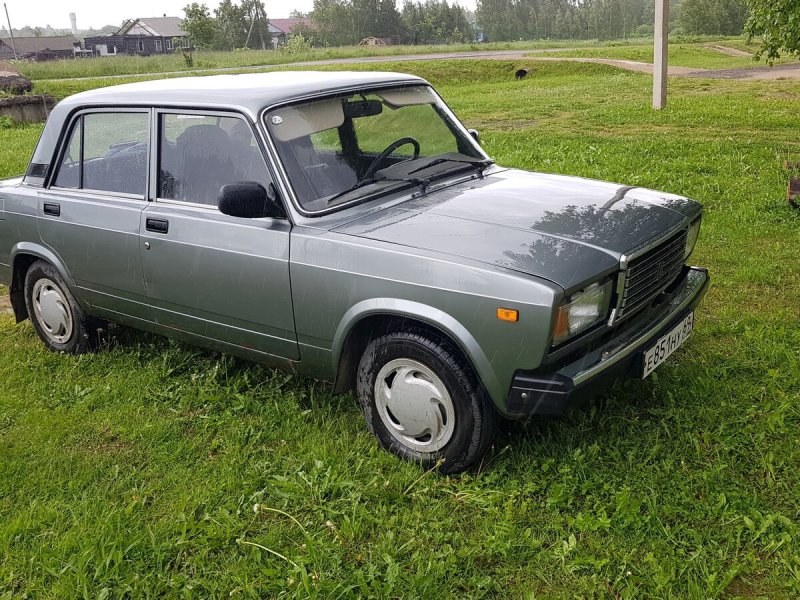 ВАЗ 2107 серая