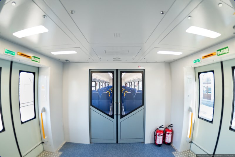 Тамбур электрички эп2д