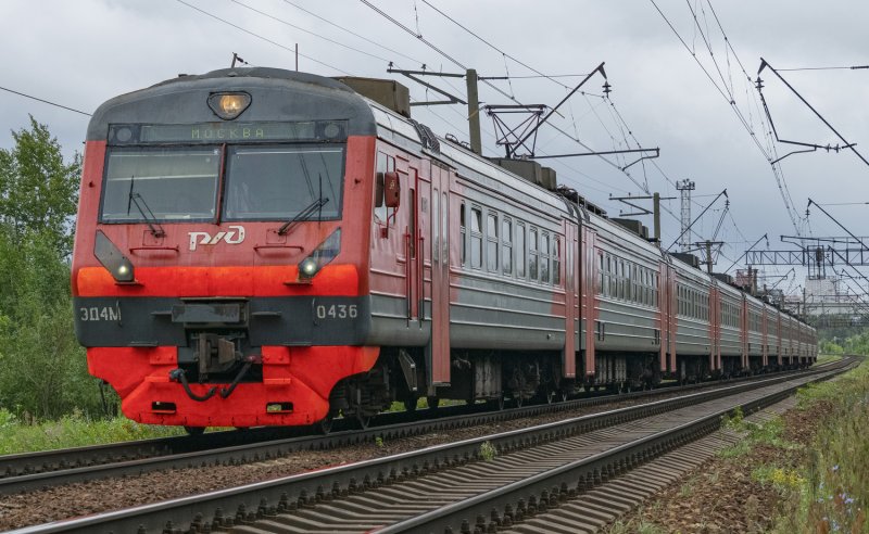 Скорый электропоезд