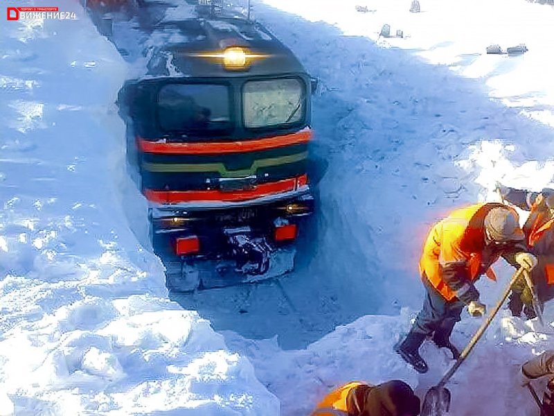 Тепловоз в сугробе
