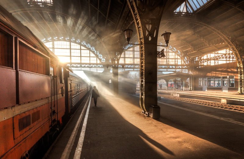 Поезд на перроне