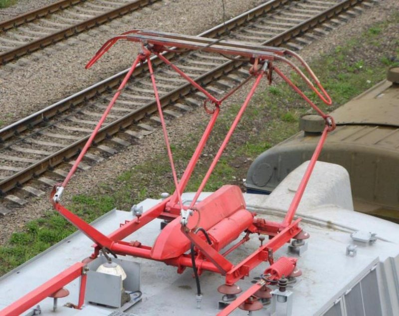 Токоприемник л13у1 электровоза вл80с