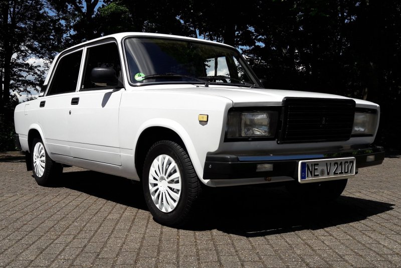 Машина семерка ВАЗ 2107