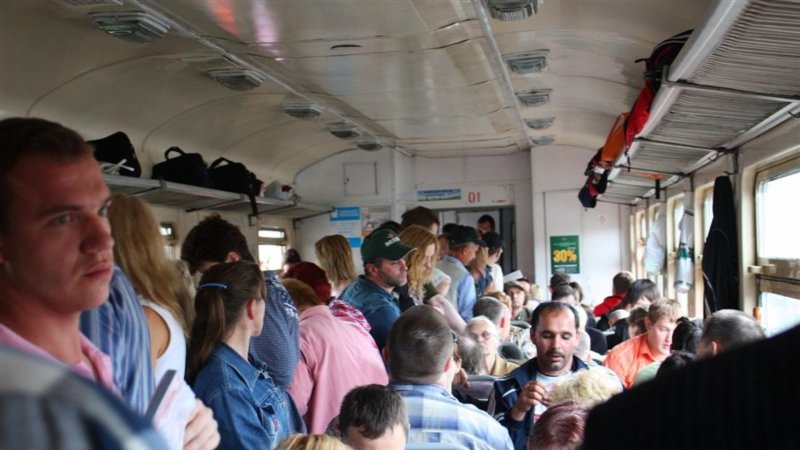 Пассажиры в электричке