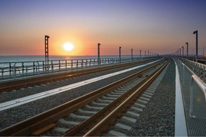 Крымский мост поезд