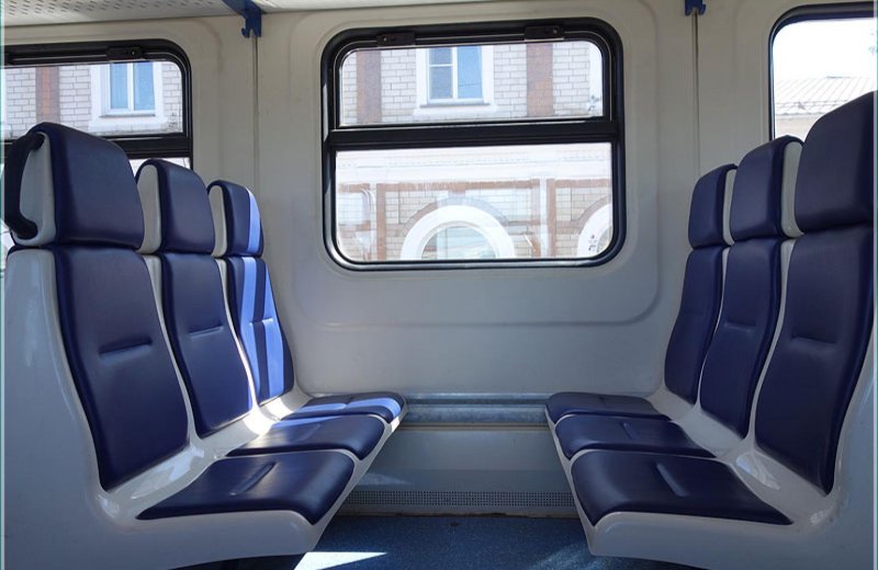 Сиденья в электричке вид сбоку