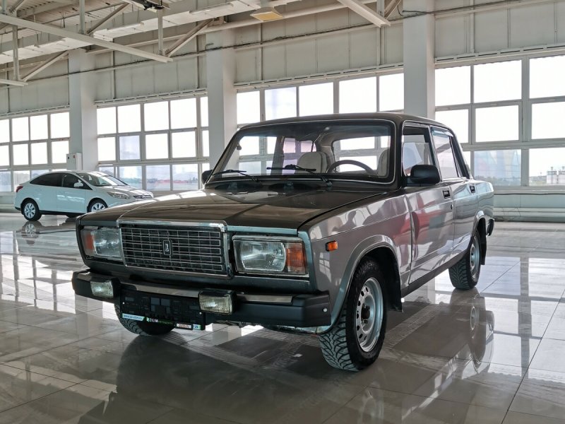 ВАЗ 2107 новая с завода черная