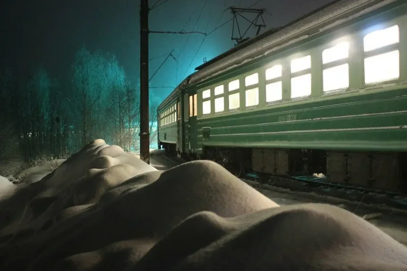 Виз из окна поезде ночью