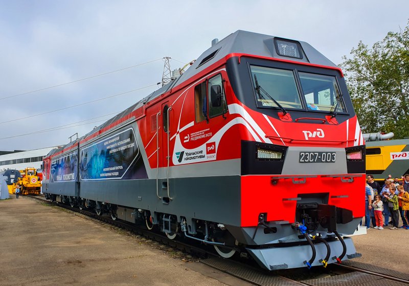Электровоз 2эс7 003