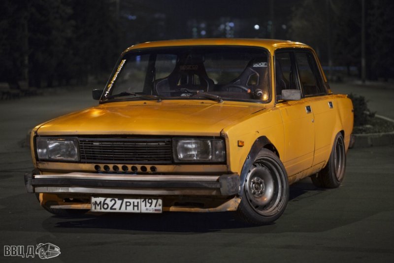 ВАЗ 2105 желтая стенс