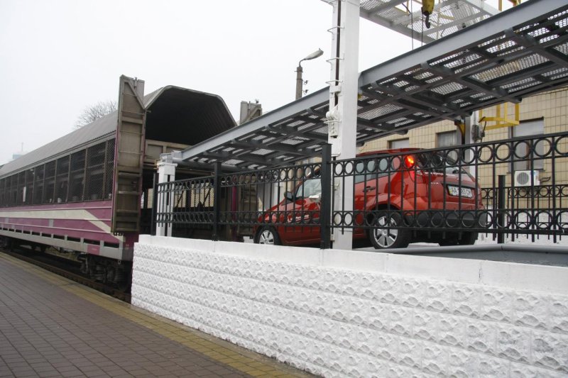 Вагон-автомобилевоз («сетка»).