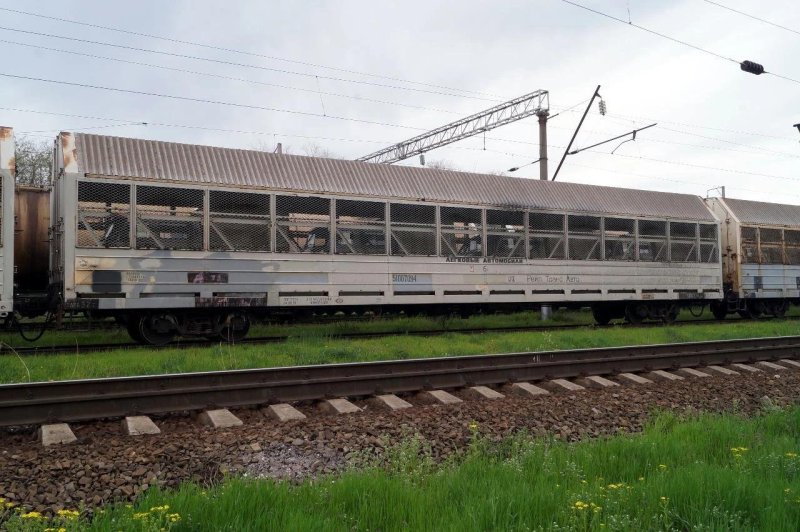 Вагон автомобилевоз 11-835