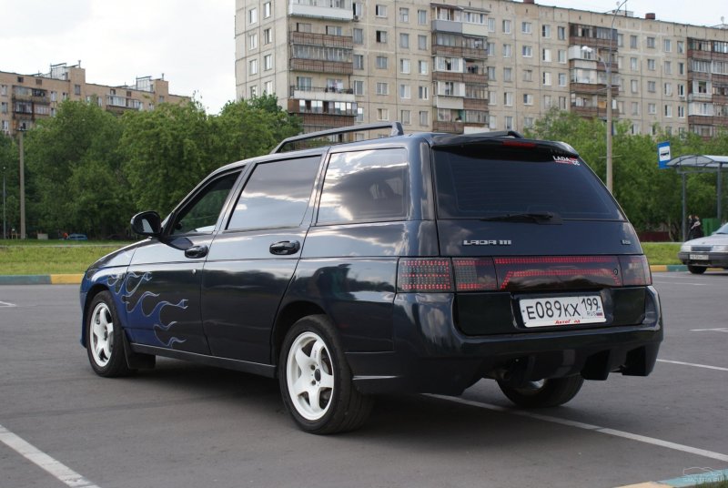 Лада 111 сбоку