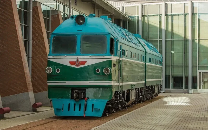 Грузопассажирский тепловоз тг102-153/169
