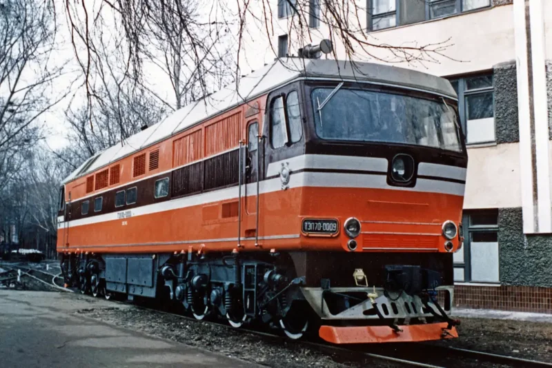 Тепловоз тэп70 Коломенский завод