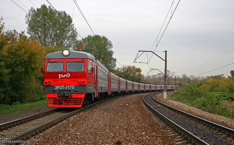 Модель электрички эр2т