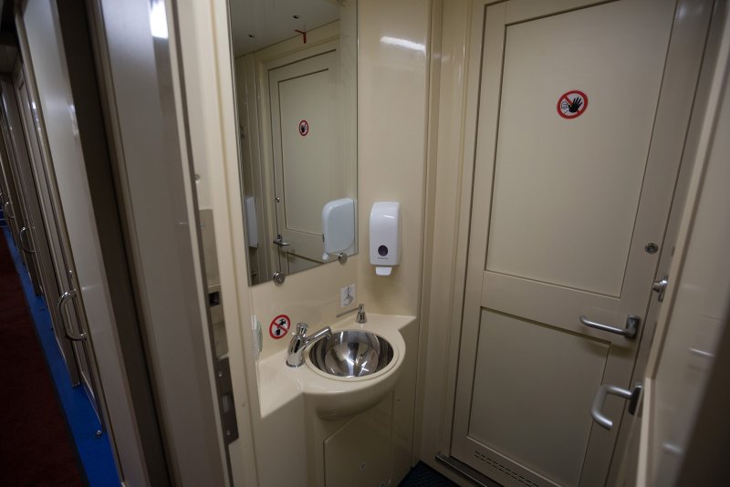 Фирменный поезд Карелия 018а