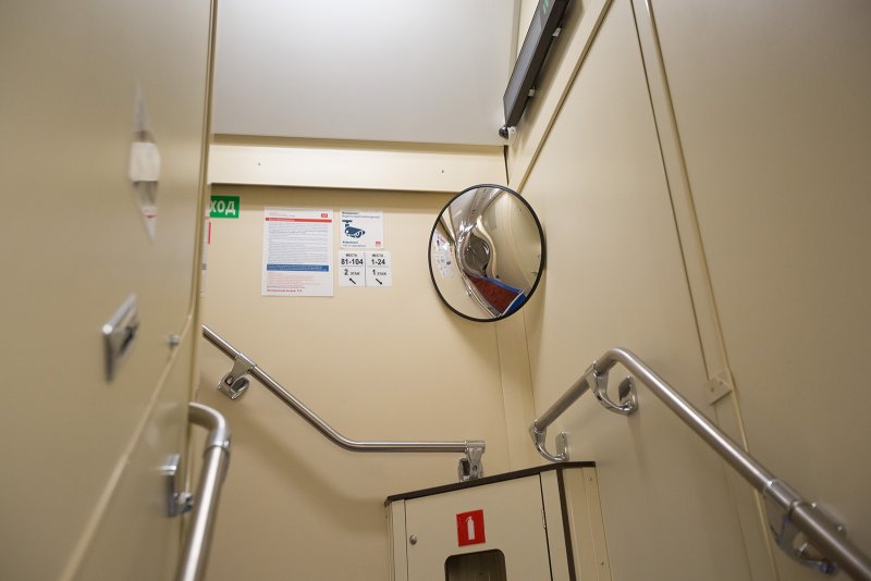 Фирменный поезд Карелия 018а