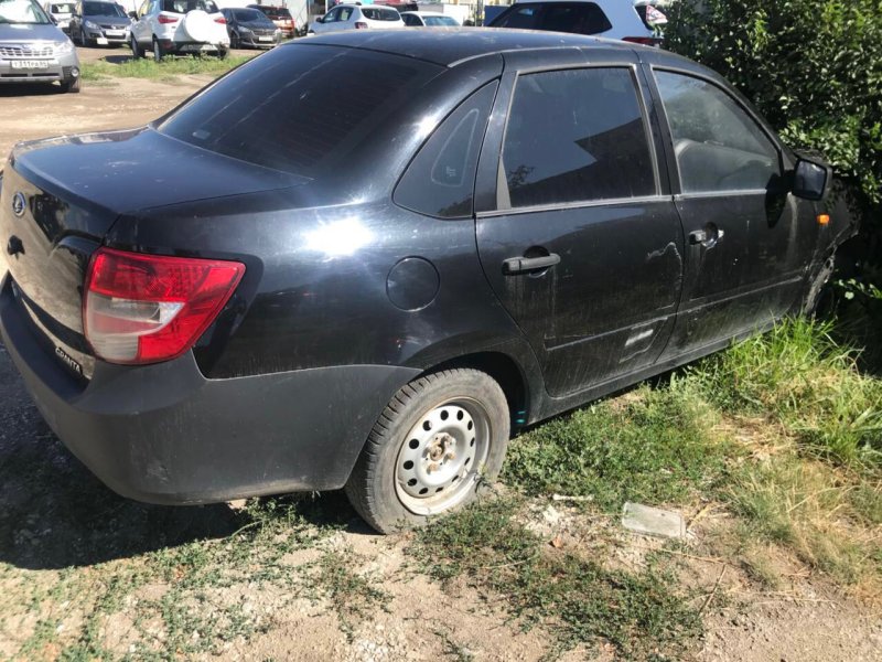Лада Гранта 1 поколение белая