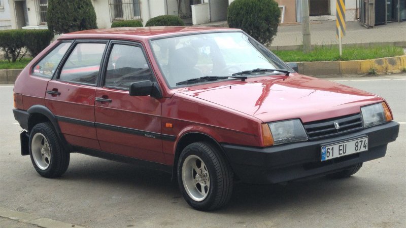 Lada Спутник 2109