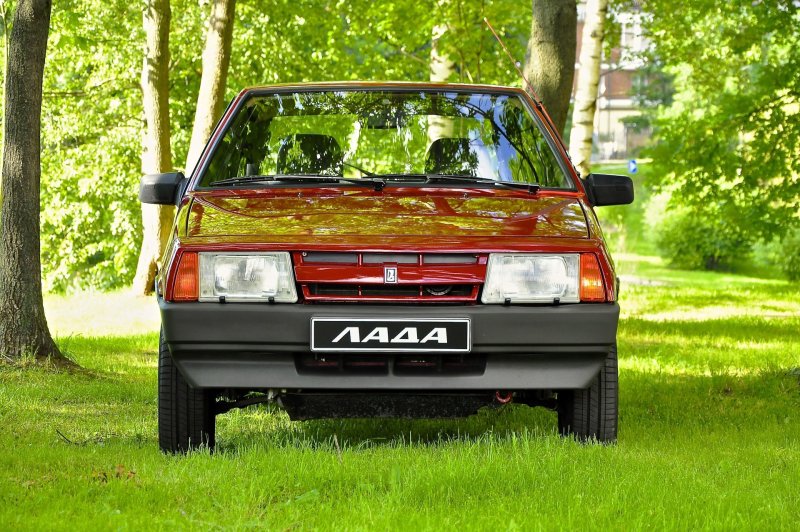 ВАЗ 2109 черная r15