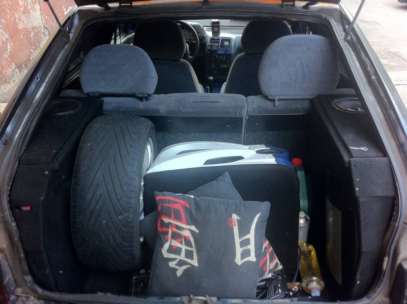 ВАЗ 2112 саб в багажнике