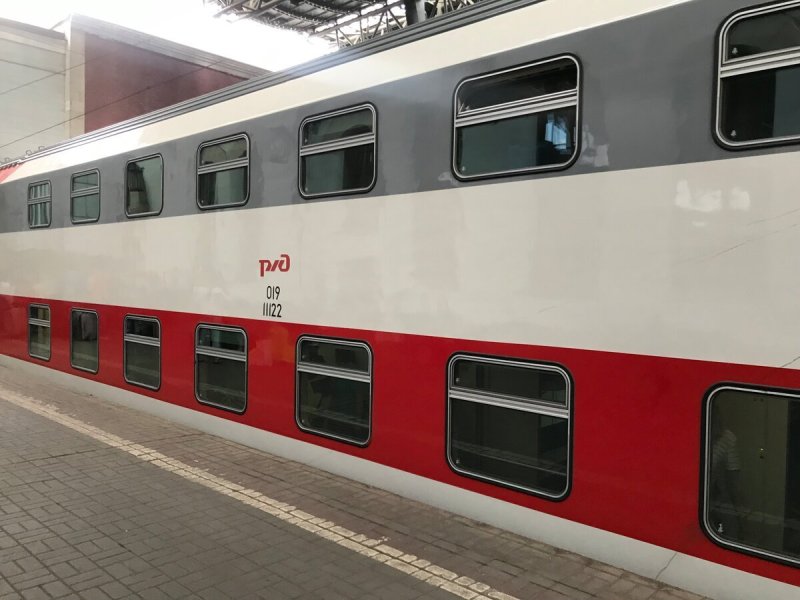 Двухэтажный поезд снаружи