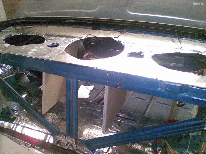 Акустическая полка ВАЗ 2106